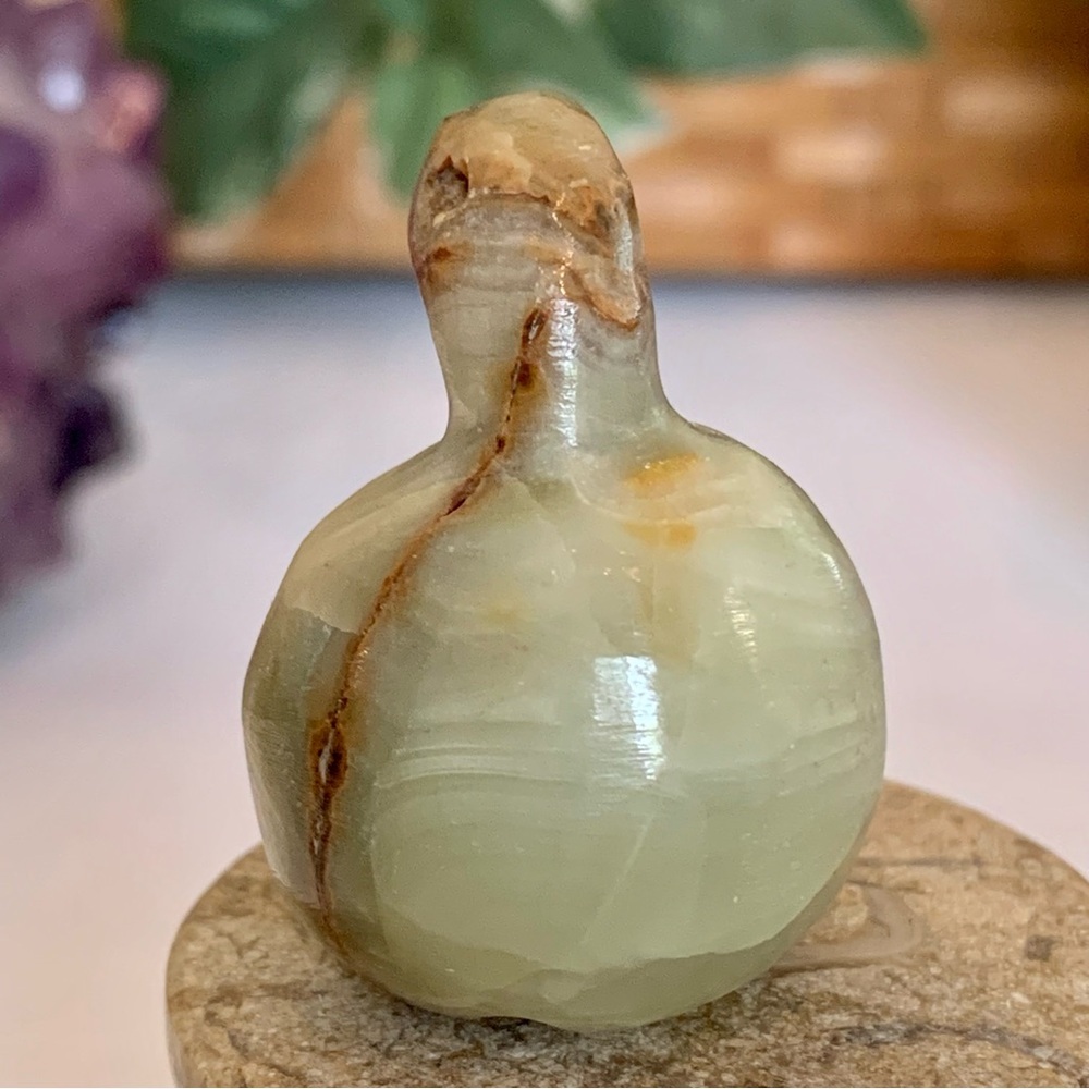 Natural Polished Afghan Jade Fruit Carving Green Onyx Crystal Carved Gourd 1.5" - Picture 4 of 16